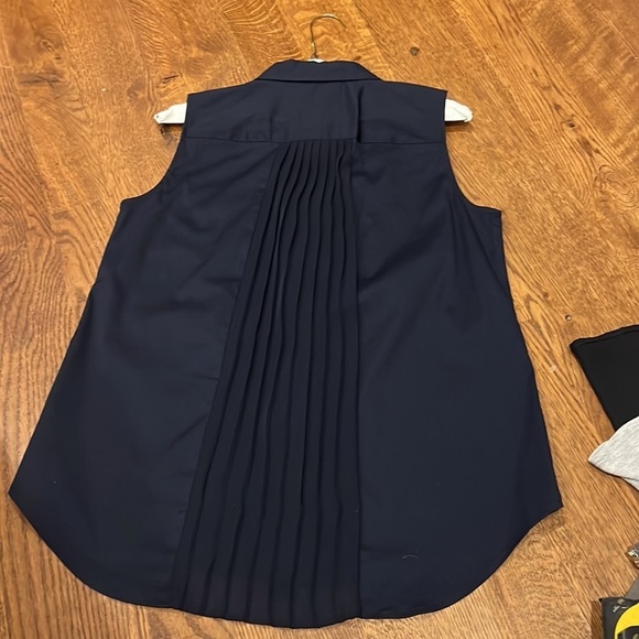 Ann Taylor Women’s Navy Blue Tanktop Size Small - Picture 2 of 4